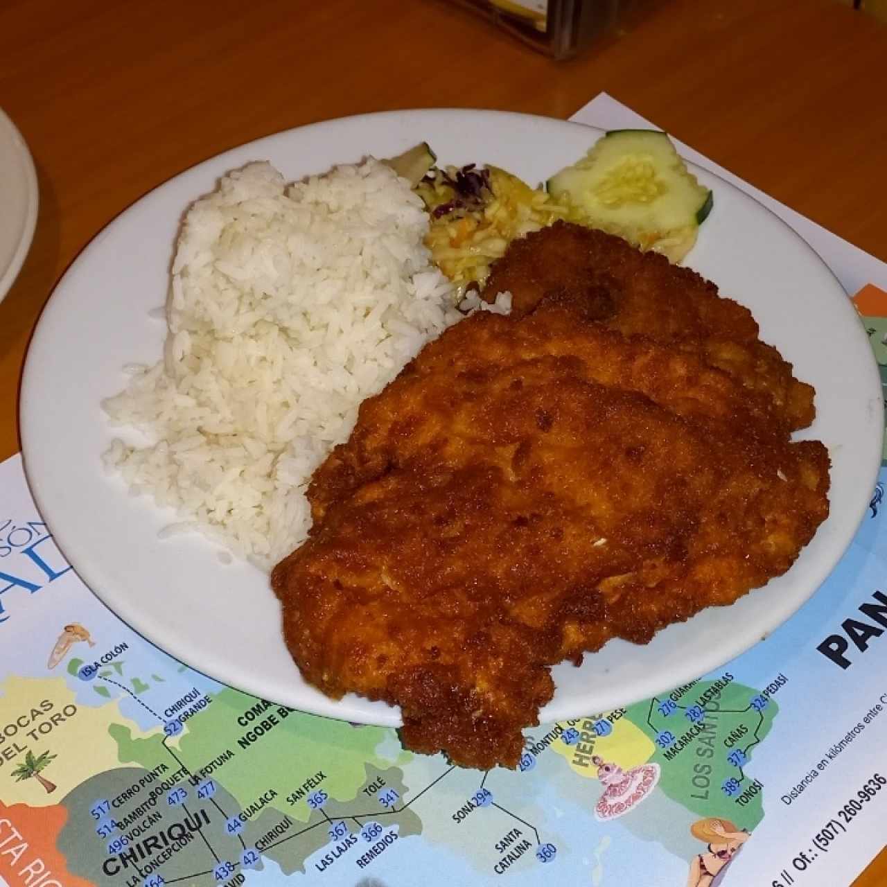 Milanesa de pollo con arroz blanco