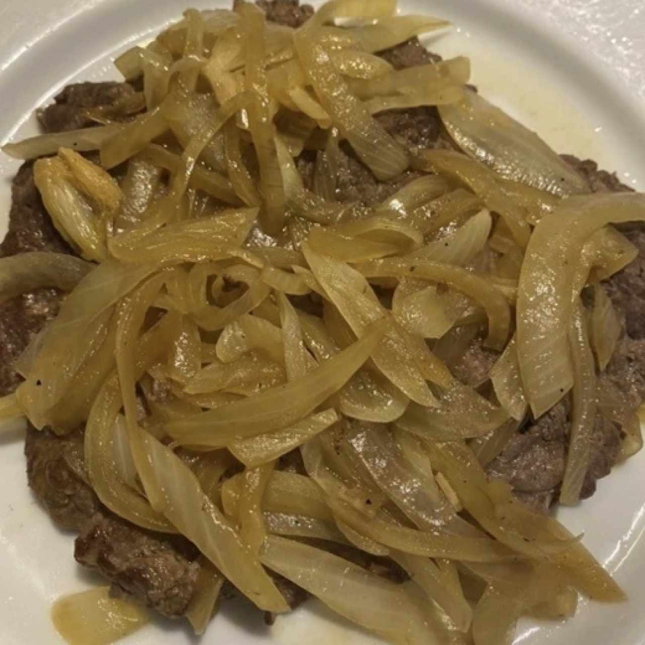 Bistec encebollado
