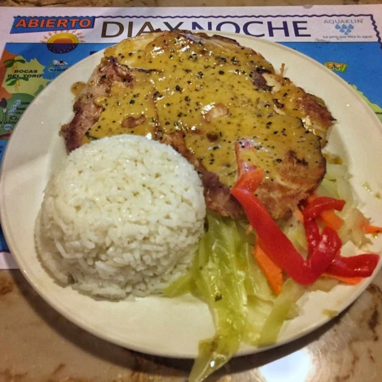 Almuerzo Ejecutivo - Pernil en salsa de Pimienta