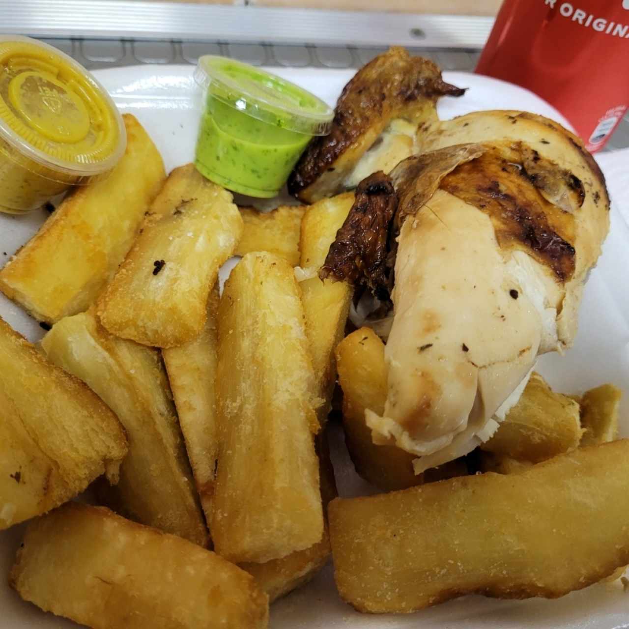 Platos - 1/4 de Pollo con yucas