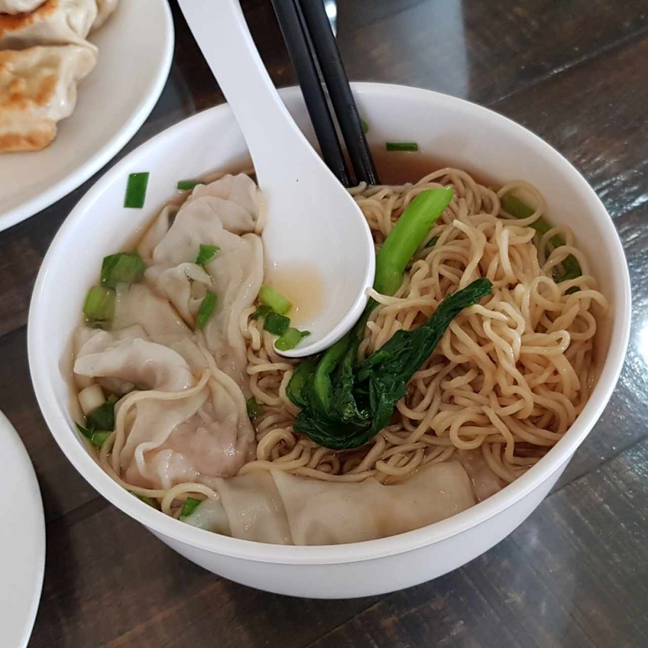 sopa de Wanton con Camarones y Fideos