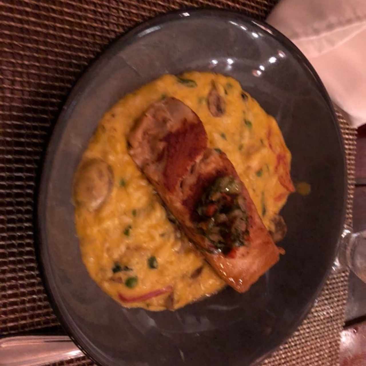 SALMÓN CON RISOTTO DI MONTI