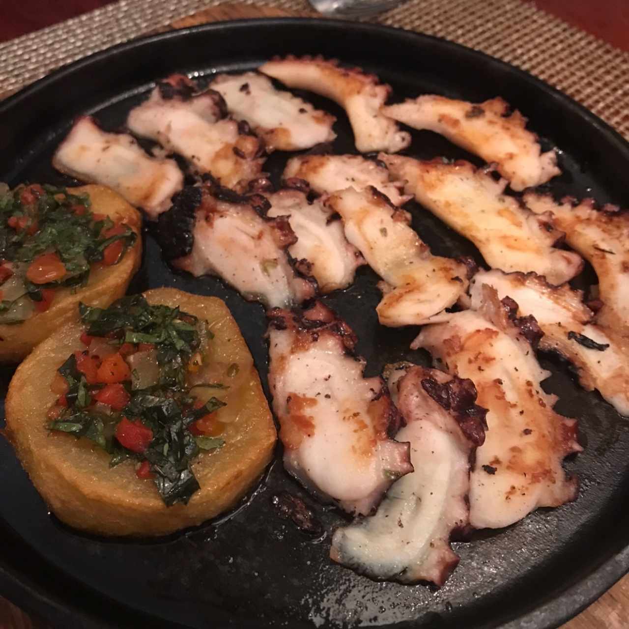 TARTAR DE PULPO AL CARBÓN