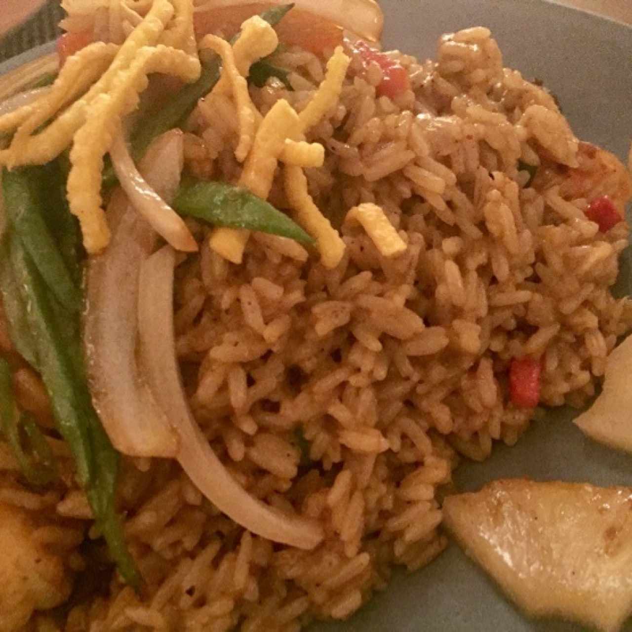 ARROZ CON LOMO Y LANGOSTINOS AL CURRY