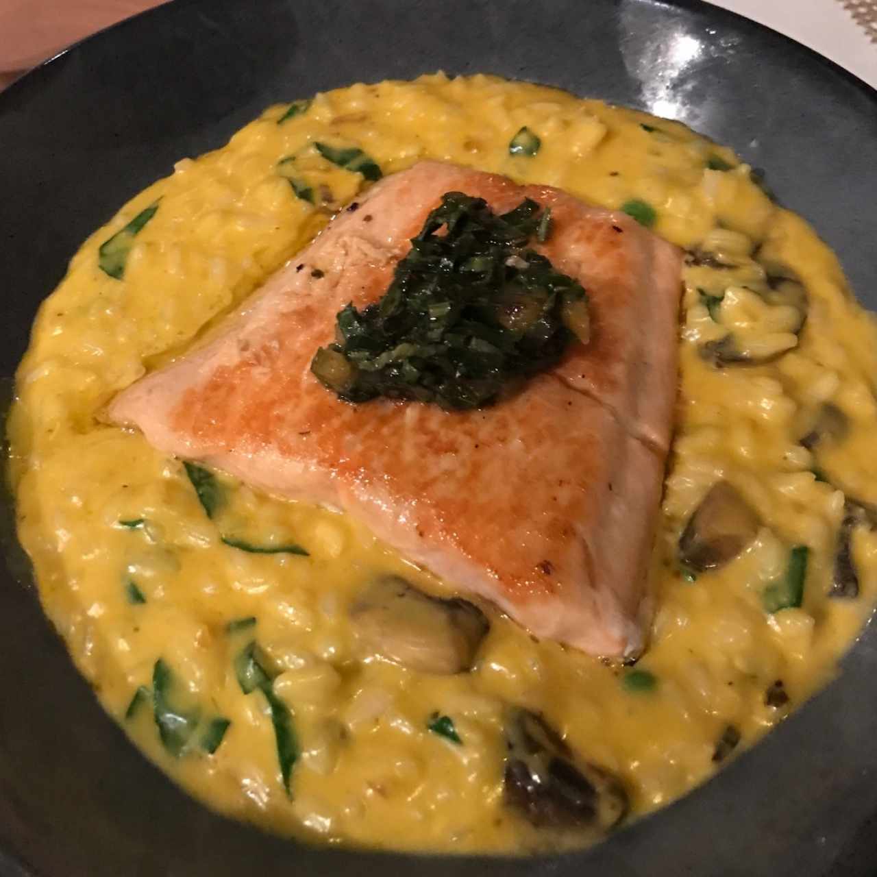 SALMÓN CON RISOTTO DI MONTI