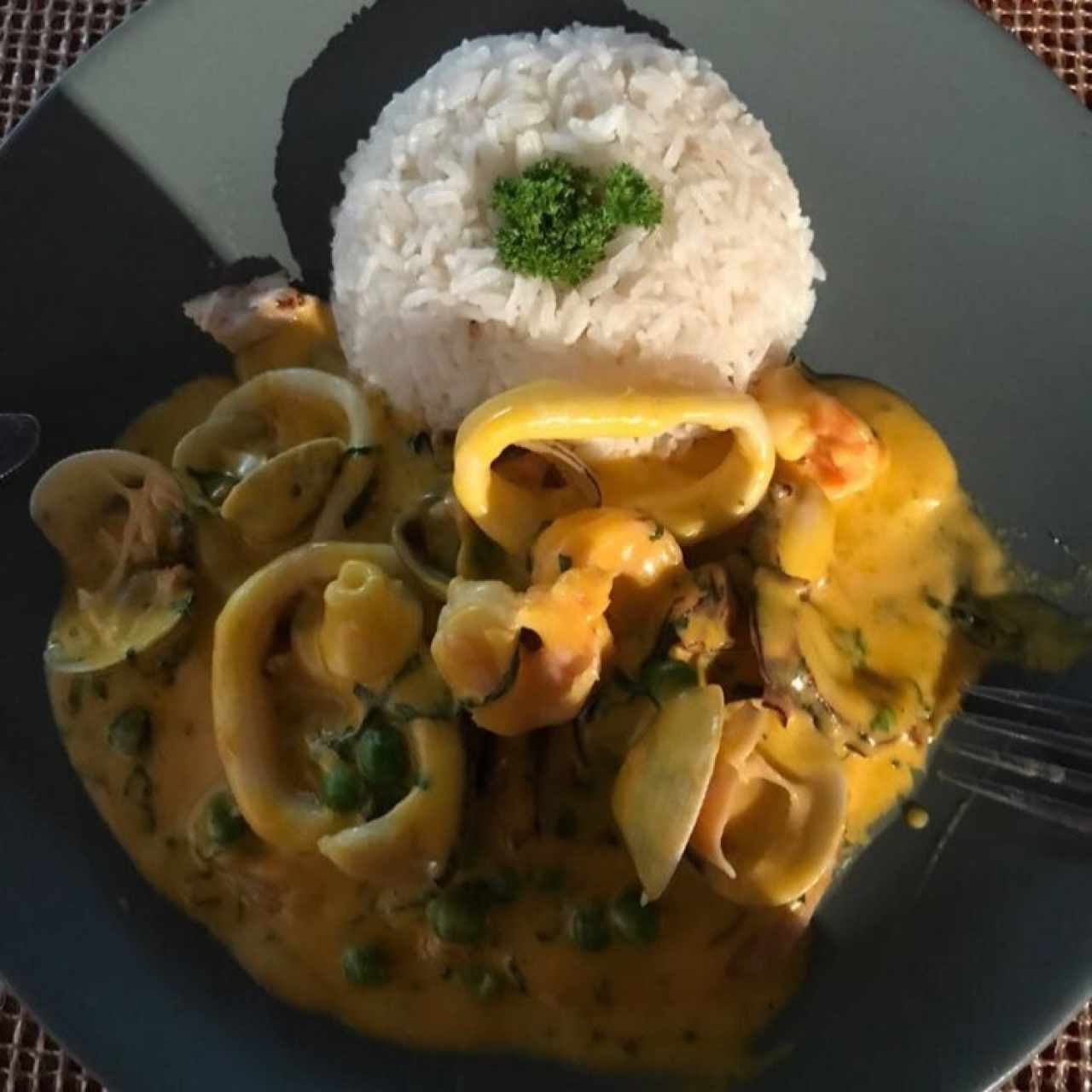 corvina con mariscos 