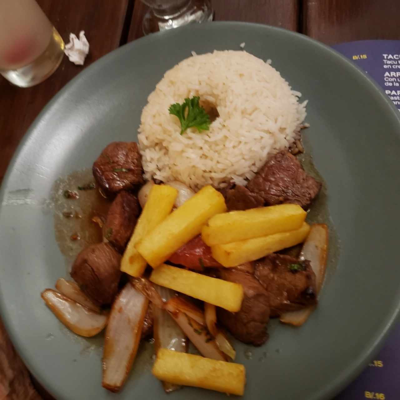 Platos Fuertes - Lomo Saltado
