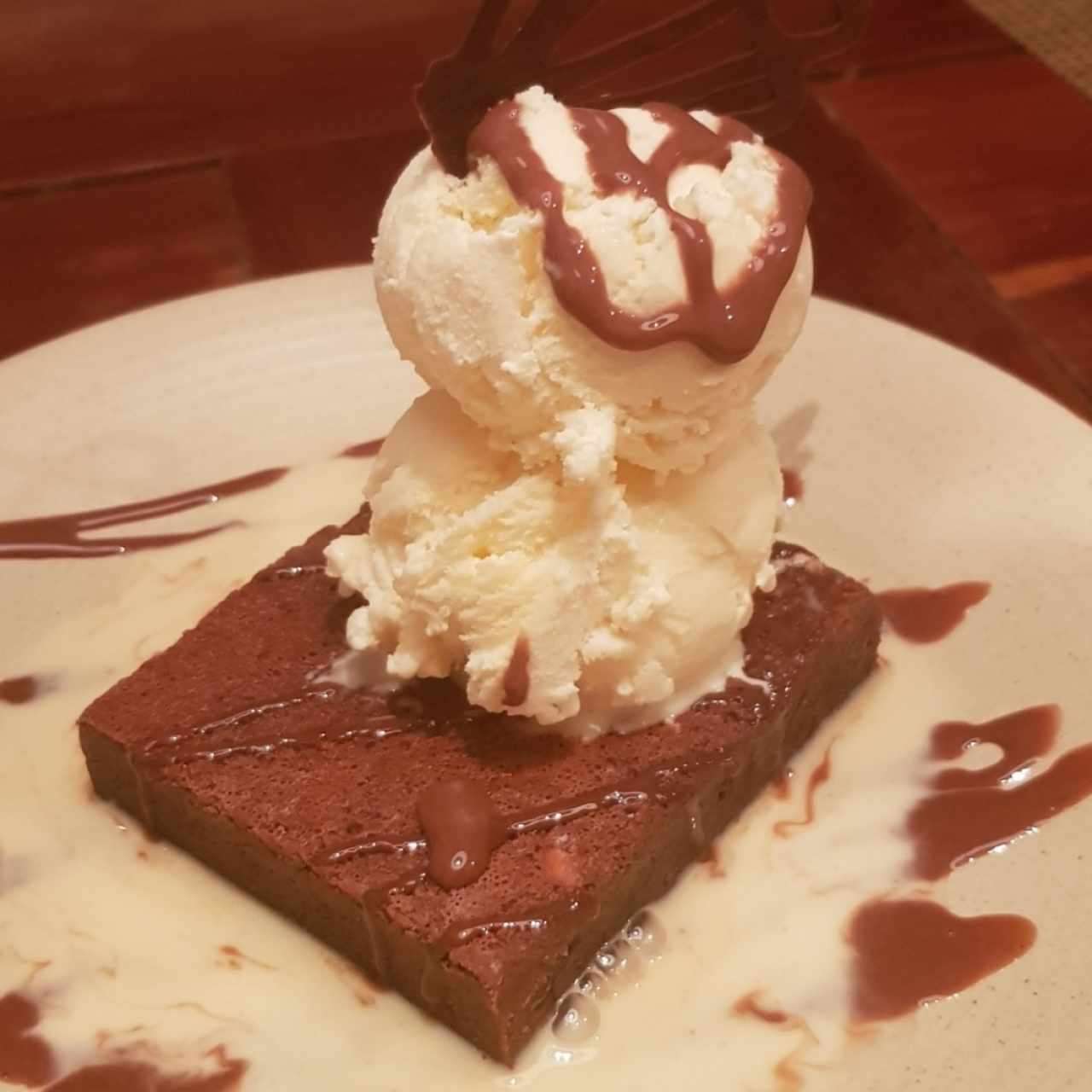 brownie con helado 