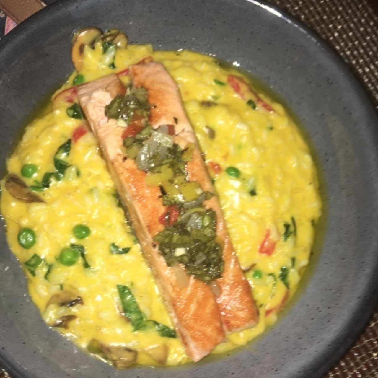 SALMÓN CON RISOTTO DI MONTI