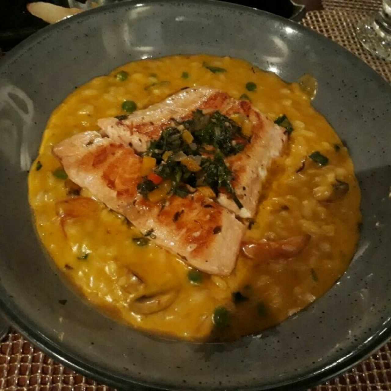 SALMÓN CON RISOTTO DI MONTI