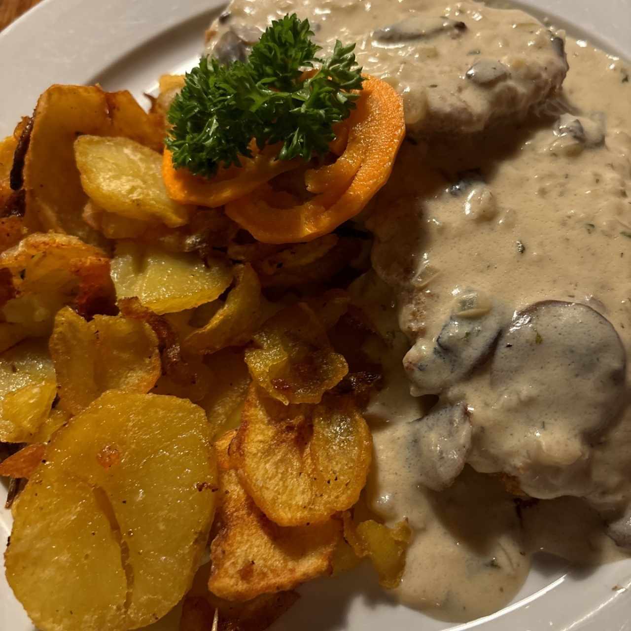 Platos Fuertes - Jagerschnitzel vom Ridn-Res