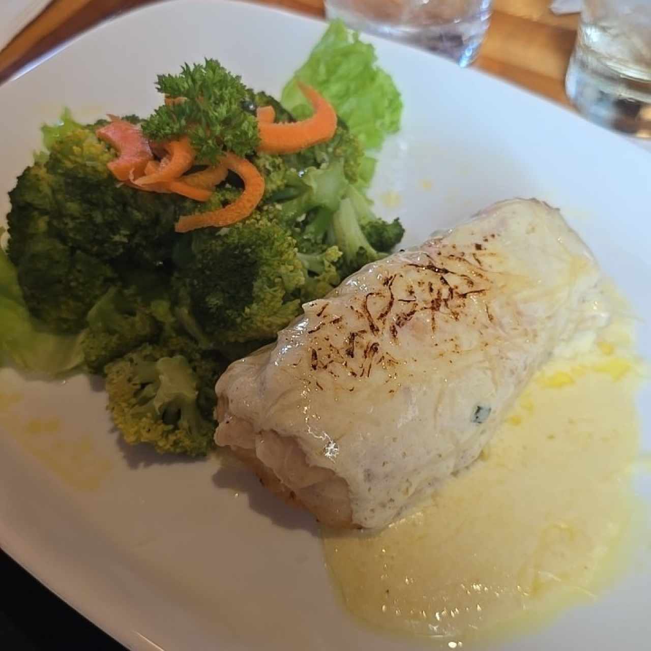 Hahnchenbrust mit kase gefullt-Pechuga de pollo rellena con queso Emental