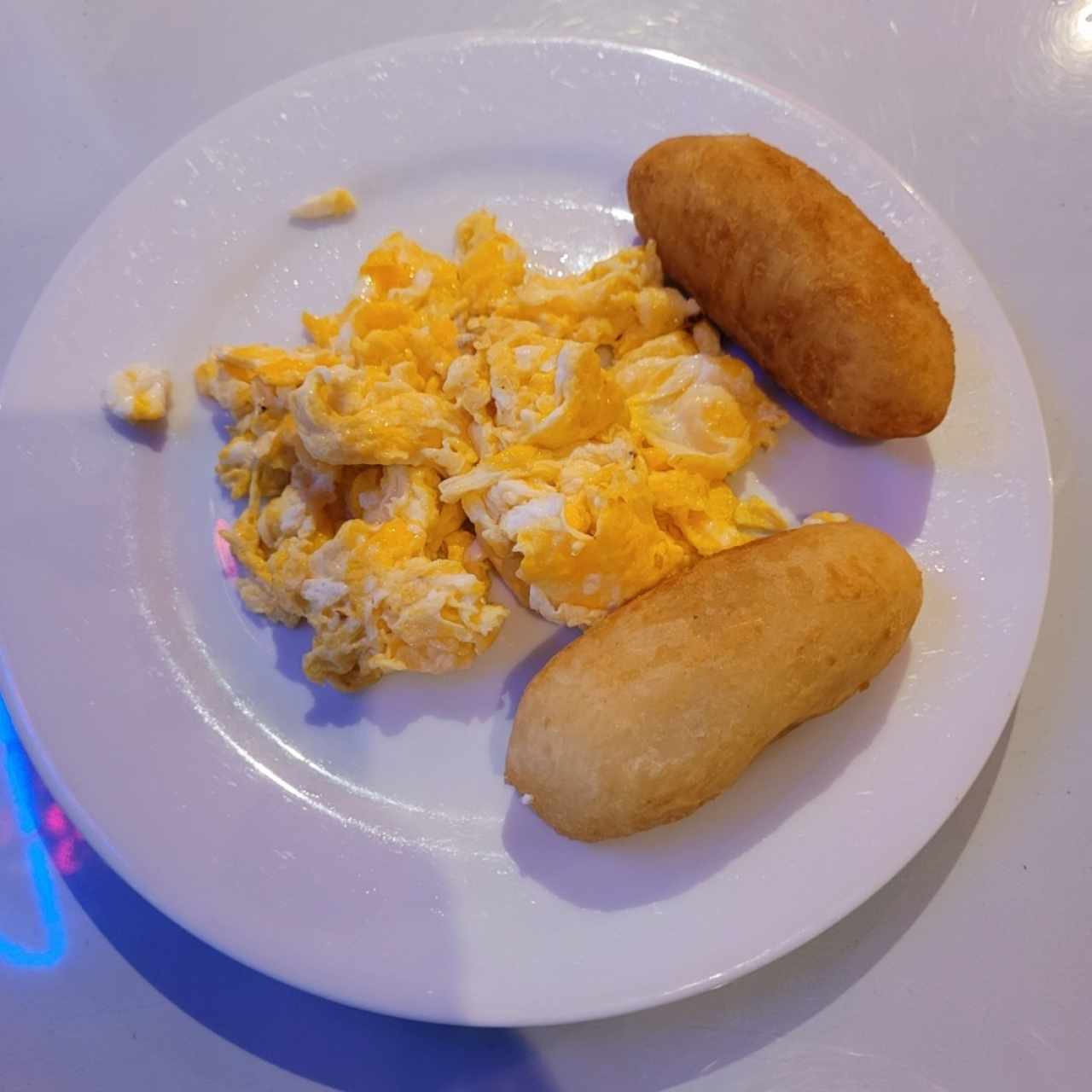 Carimañolas y huevos revueltos 