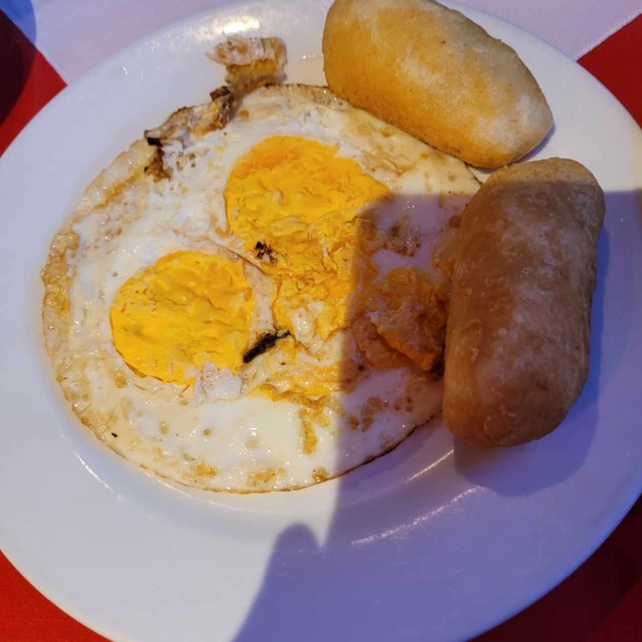 huevos frito y carimañola 