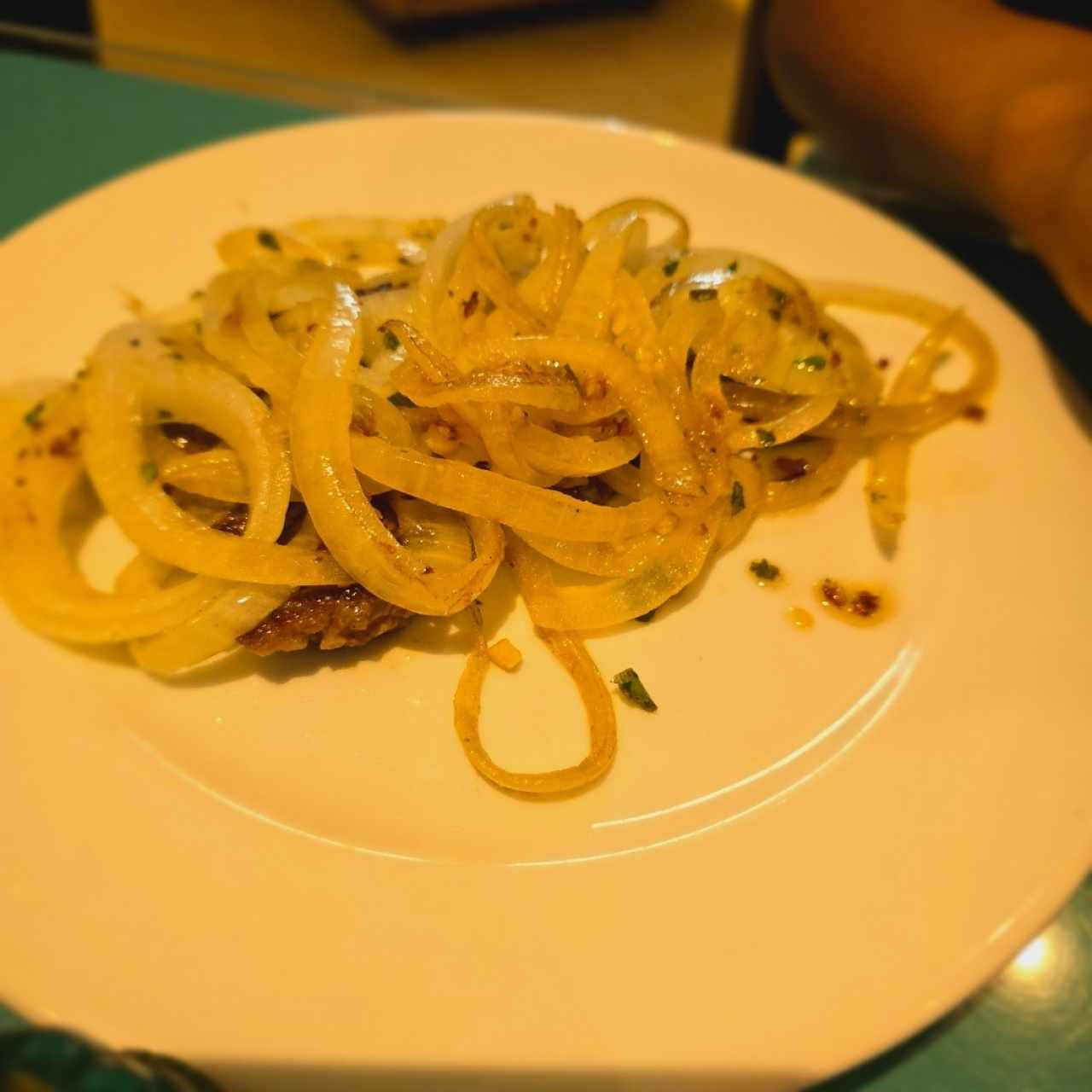 Bistec encebollado