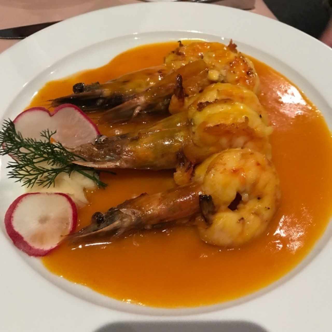 LANGOSTINOS EN SALSA DE MARACUYA