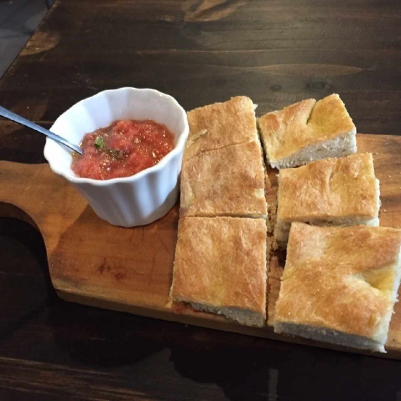 ciabatta y coulis de tomate con albahaca