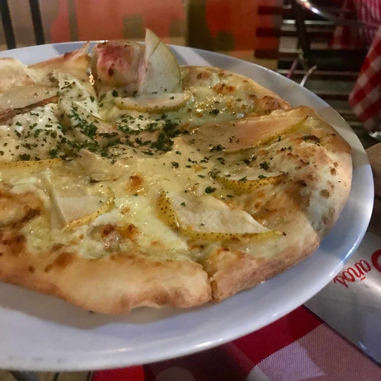 pizza de queso azul y pera