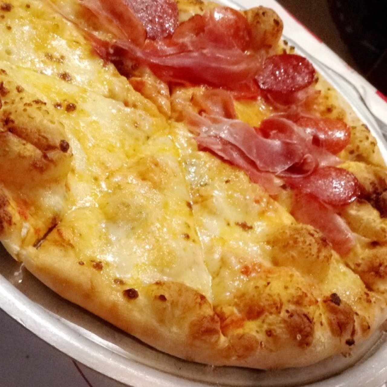 pizza archies y 4 quesos