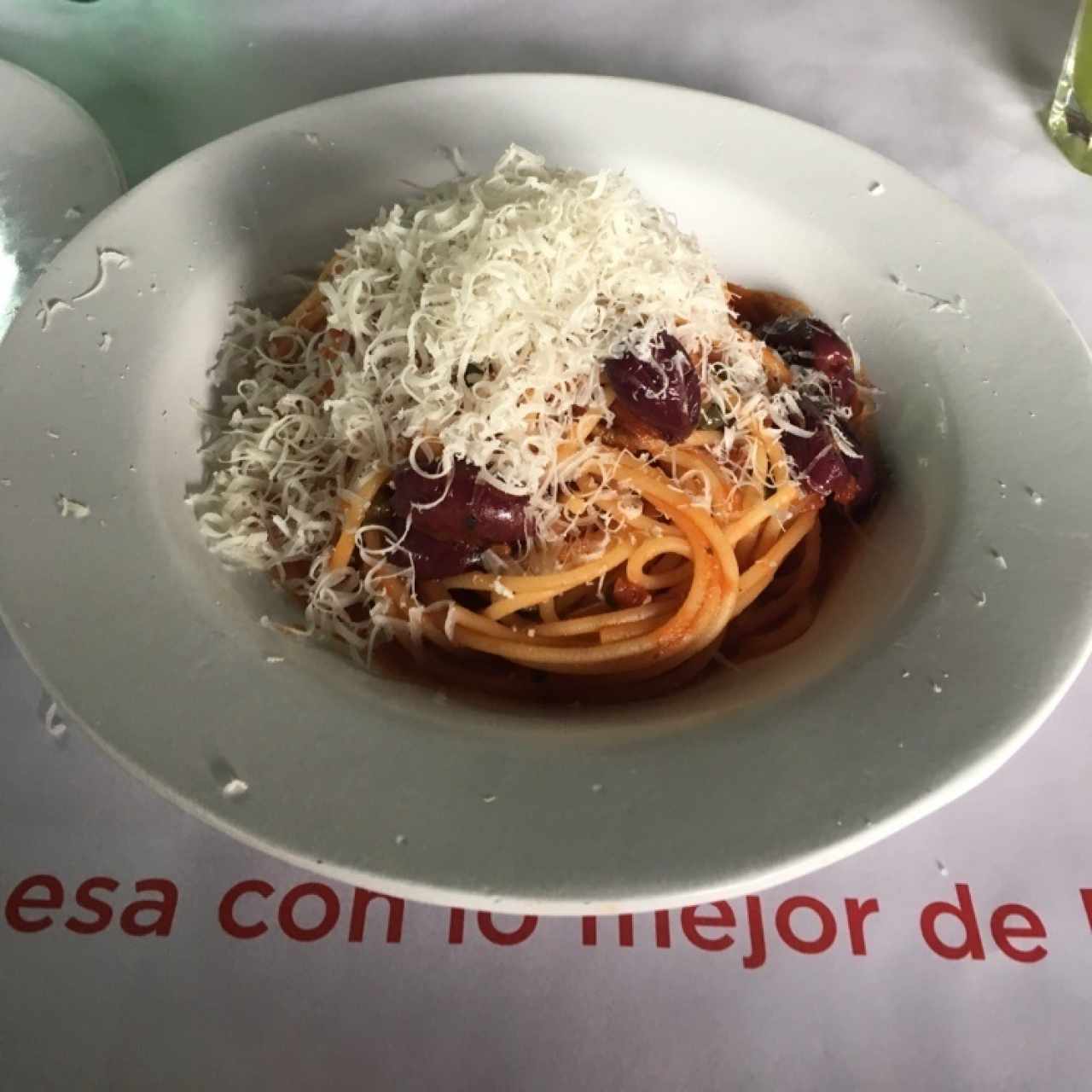 Spaghetti alla puttanesca - media porción