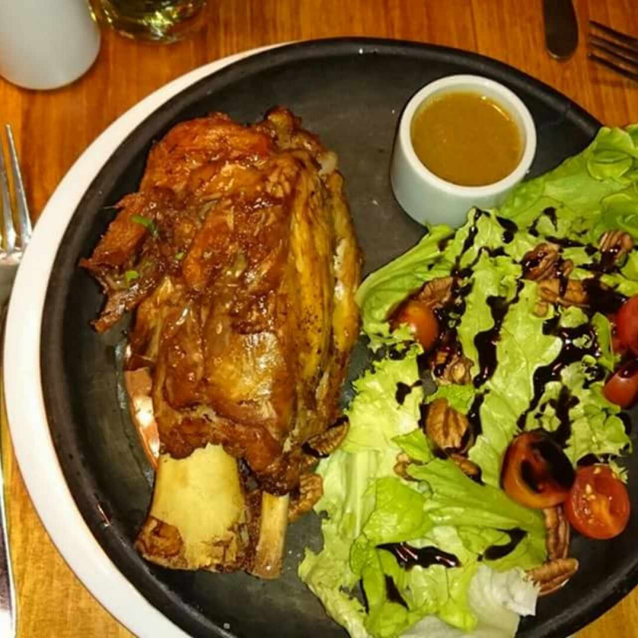 canilla de cerdo en salsa de maracuyá