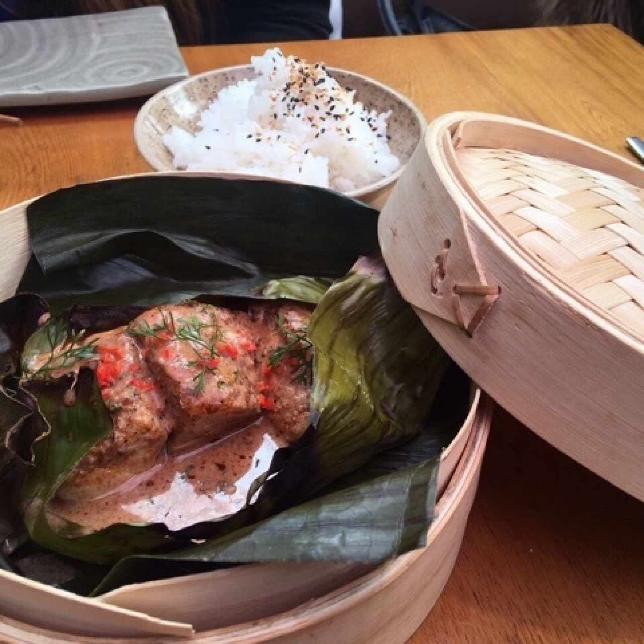 SHIROMI WRAP: pescado blanco con salsa anticuchera