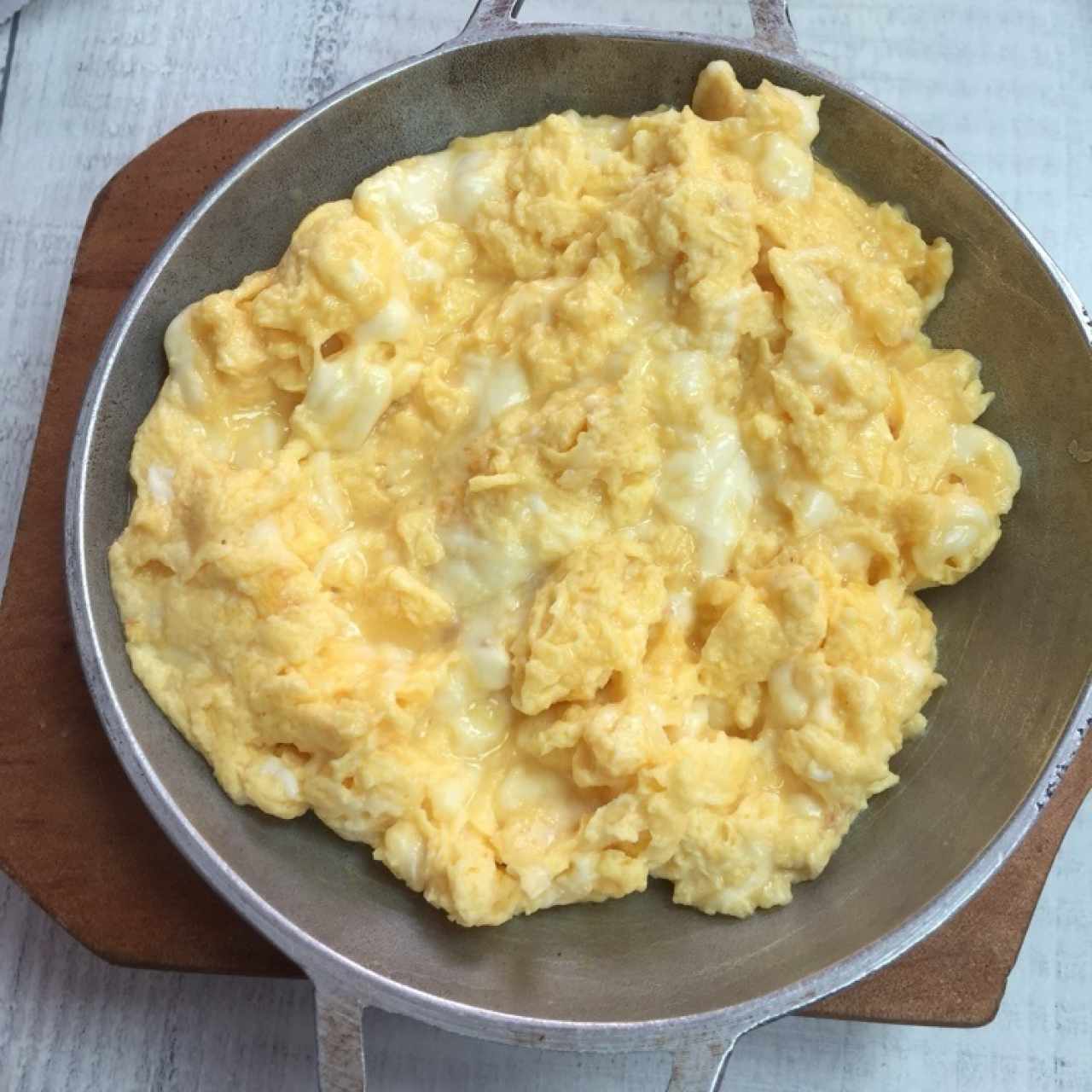 Huevos revuelto con queso 