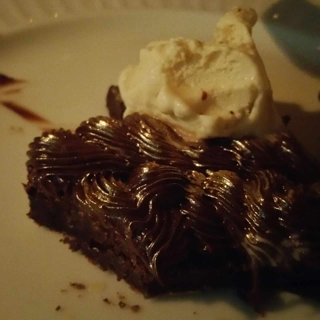 brownie con mousse de chocolate 