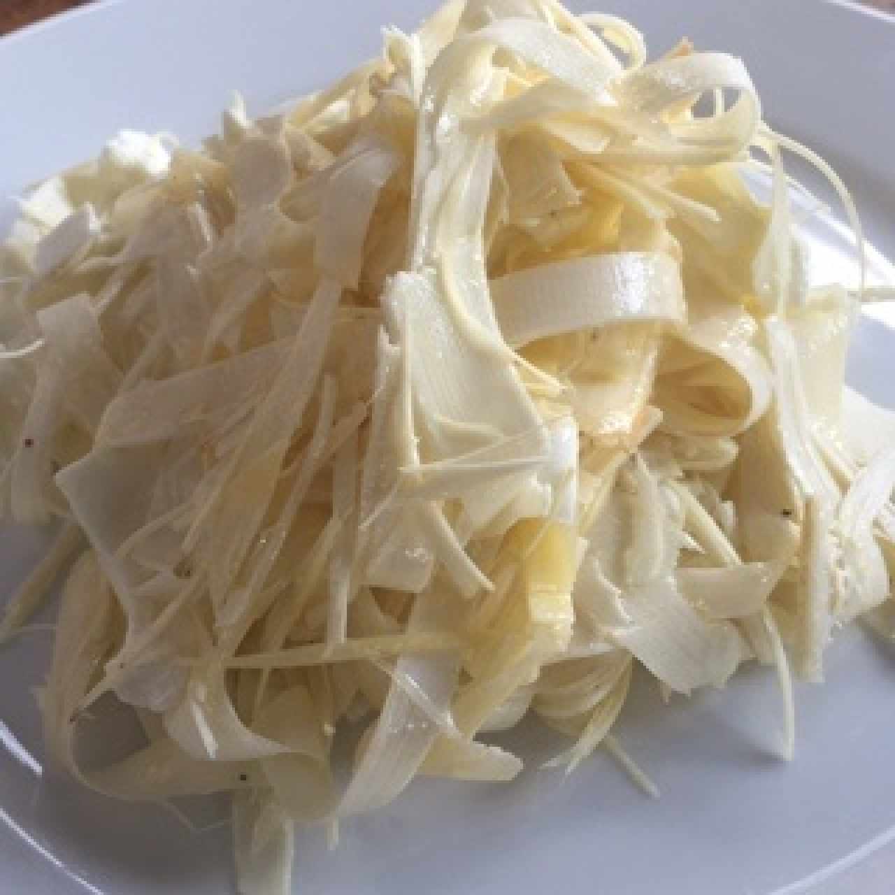 ensalada de palmito fresco con queso