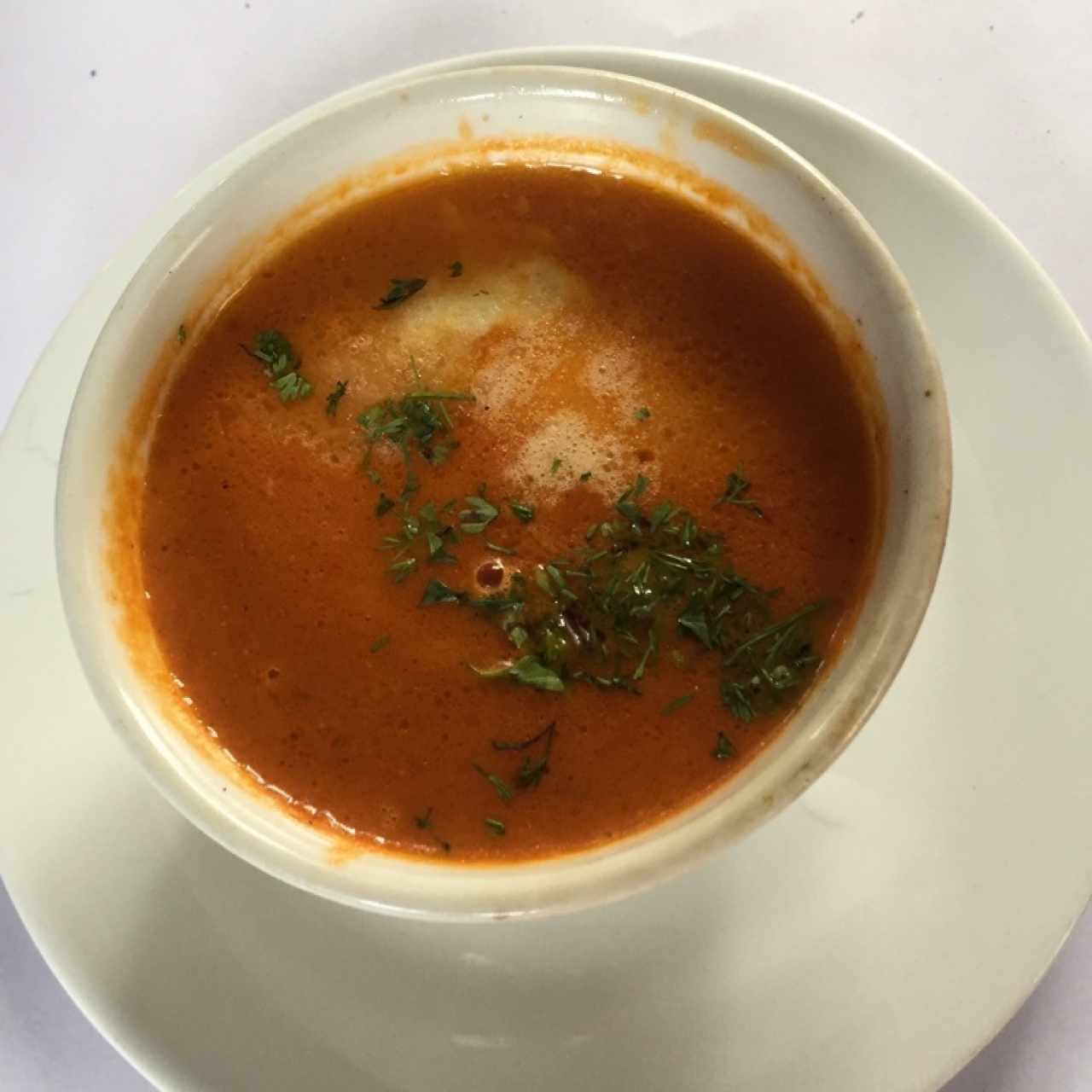 Sopa de tomate media porción