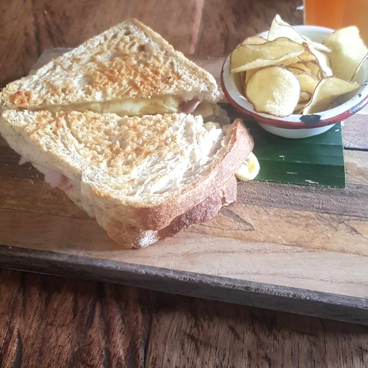 sándwich de queso y pierna de cerdo