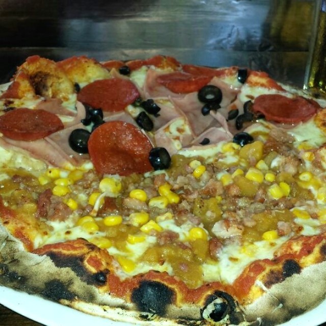 Pizza mediana Juanes y Madonna, súper rica.