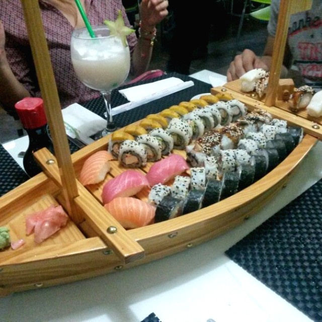 Barco de sushi... todos deliciosos