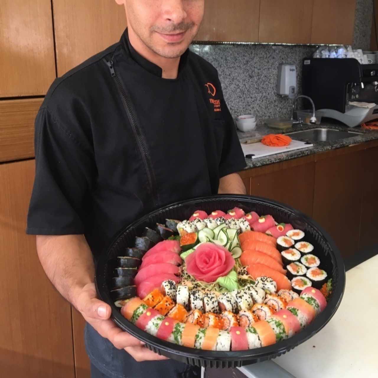 plato de sushi mixto