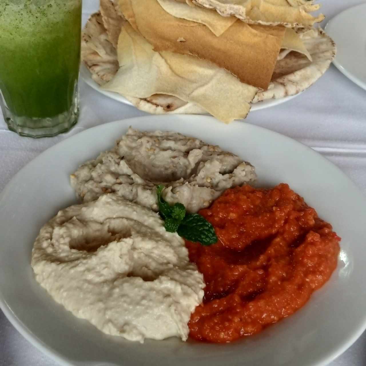 plato de cremas mixtas pequeño, Pimentón, berenjena y garbanzos