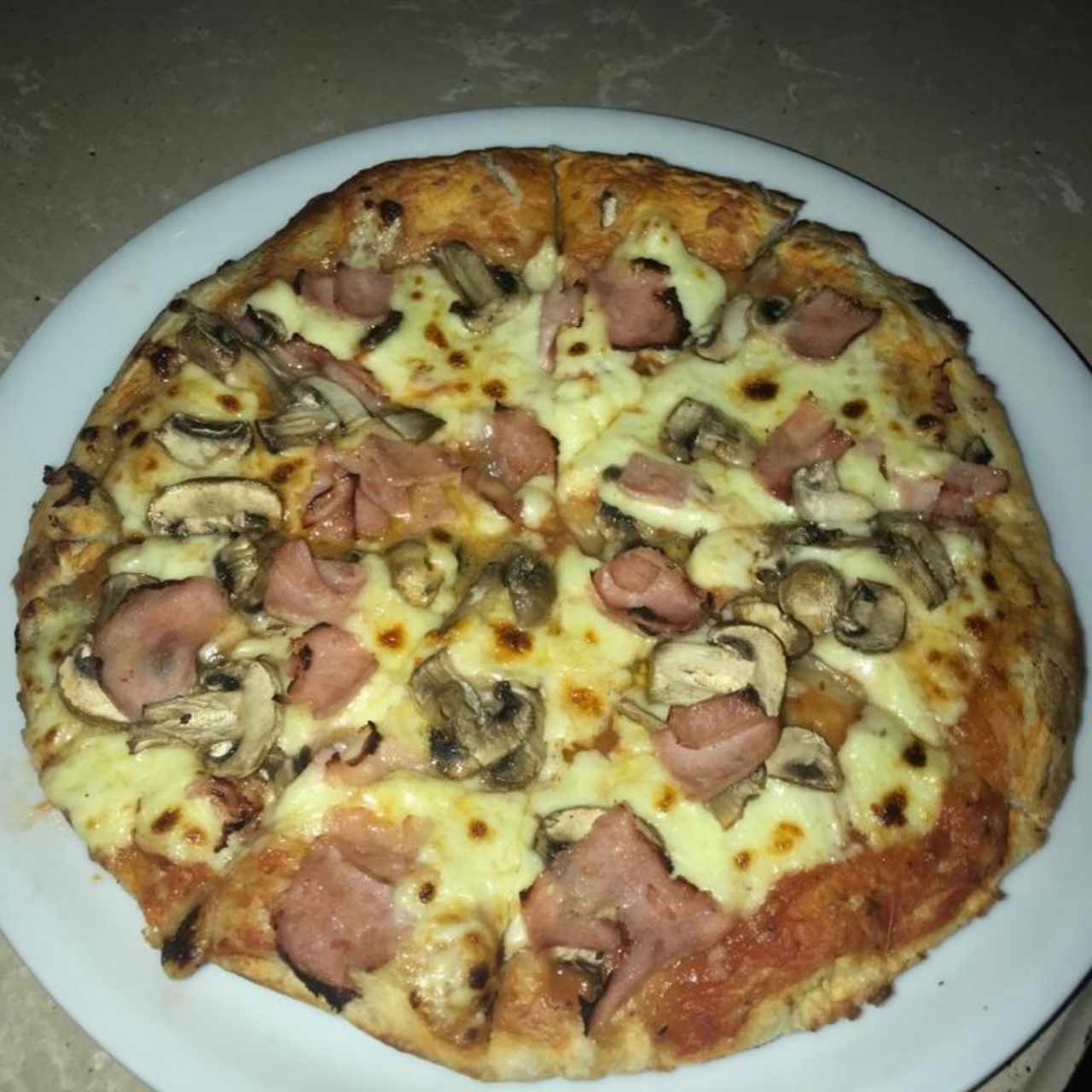 Pizza de Jamón y Champiñones, Excelente