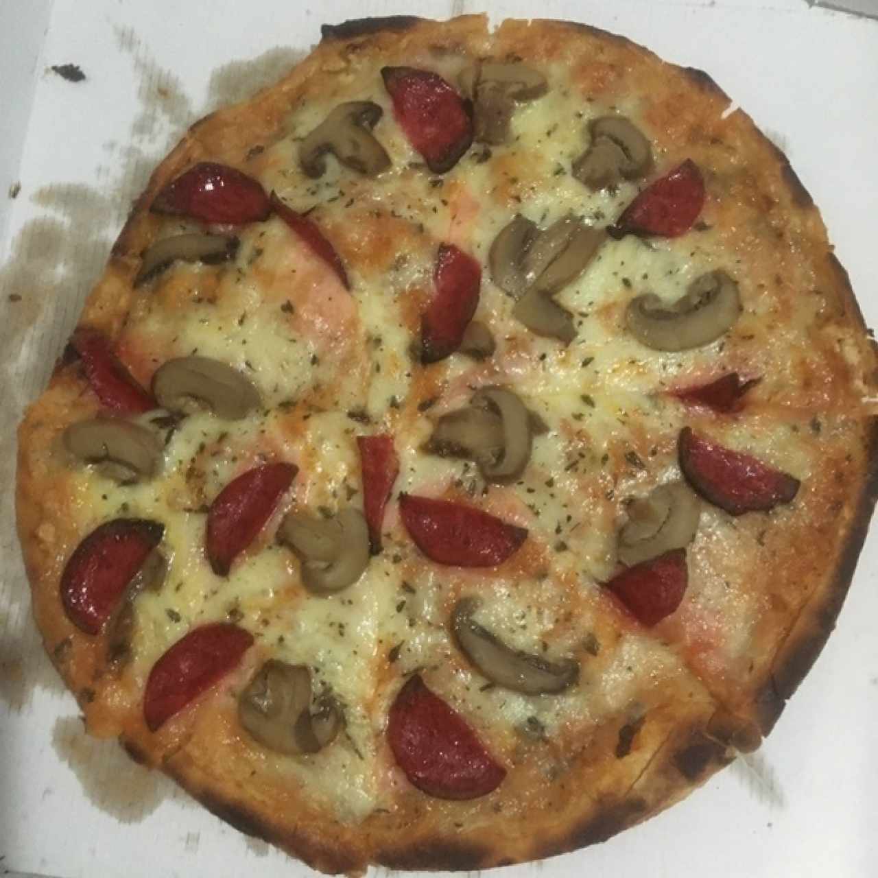Pizza de Peperoni y Champiñones