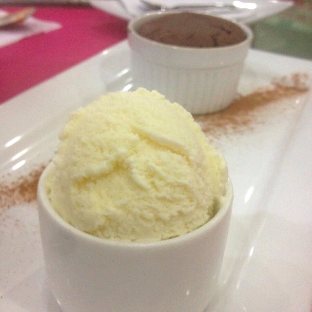 Fondant de chocolate con helado de vainilla