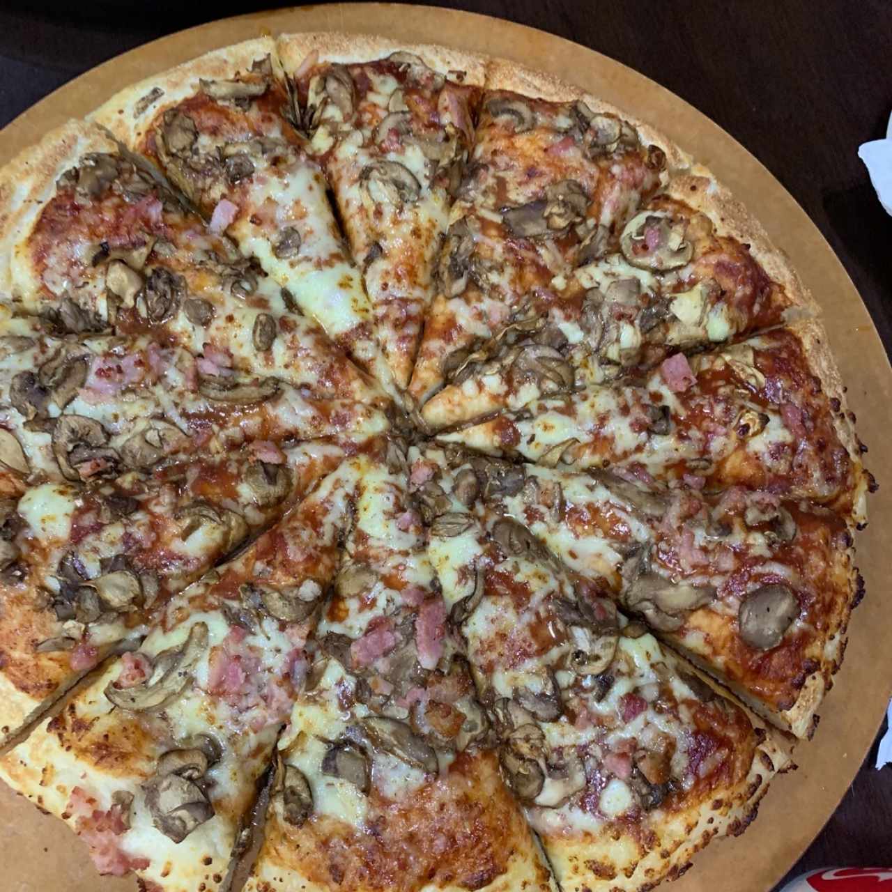 pizza tocineta con champiñones 
