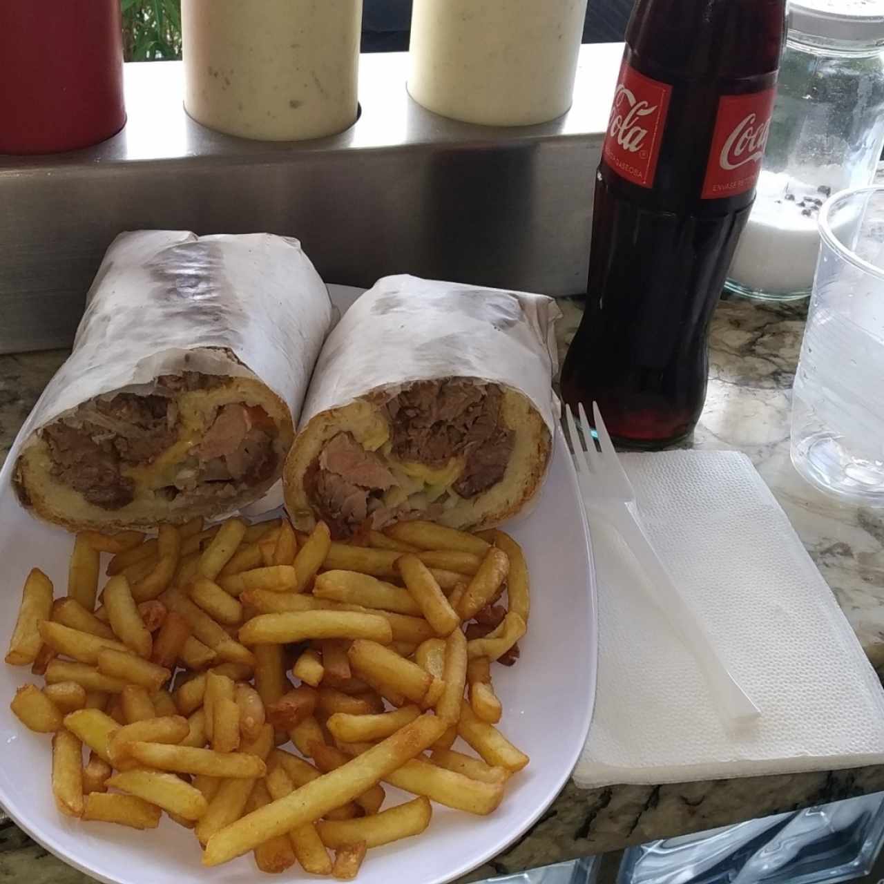 Pepito mixto (carne y pernil) con papas fritas 