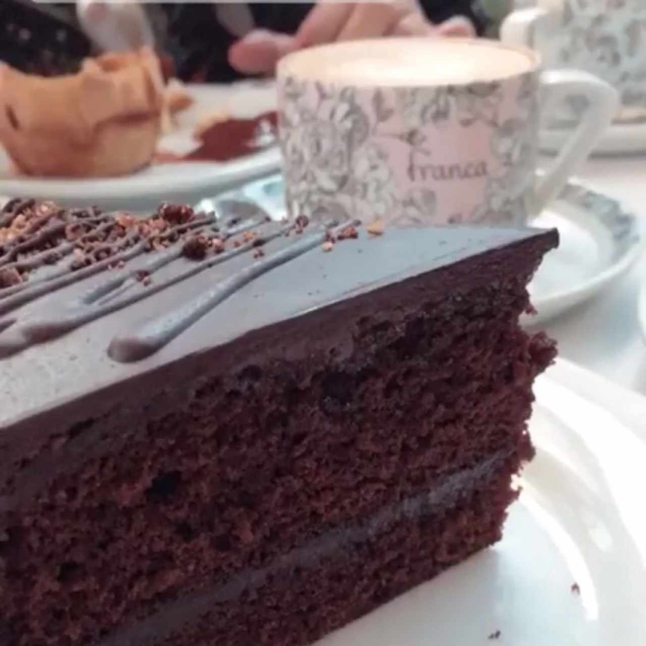 torta chocolate y cafe