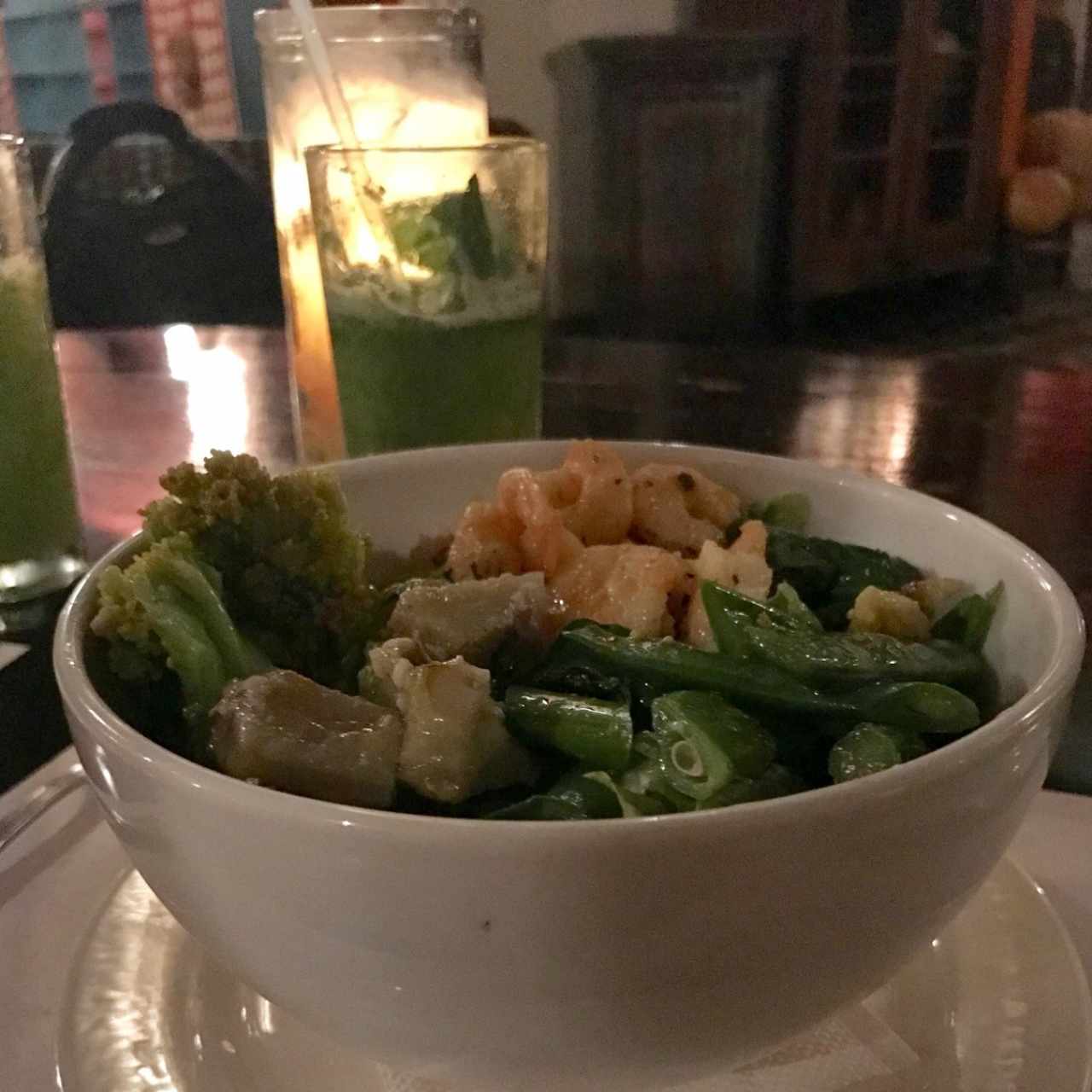Green salad con camarones