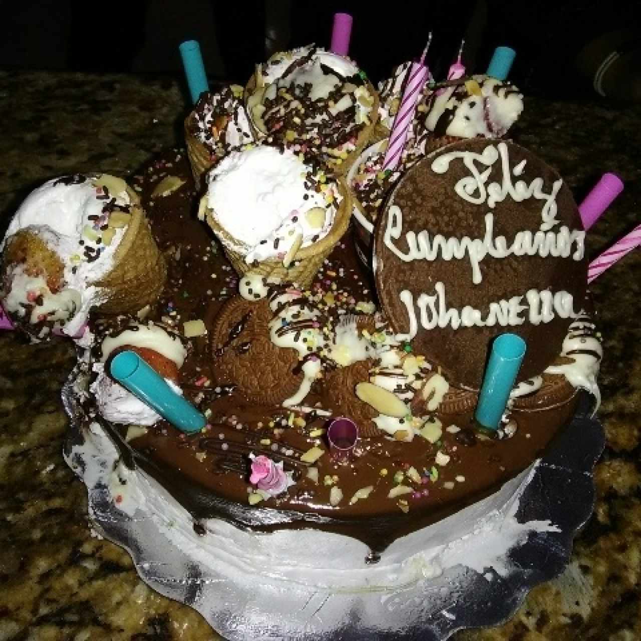 Torta de Nutella! si no les gusta ls crema, esta no es su opción!! están en 600 el kg.