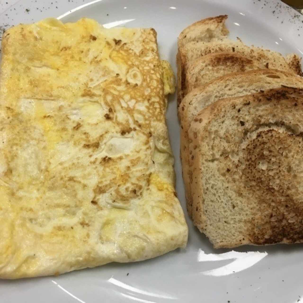 omelette con queso(el sitio lo tiene con jamón y queso)