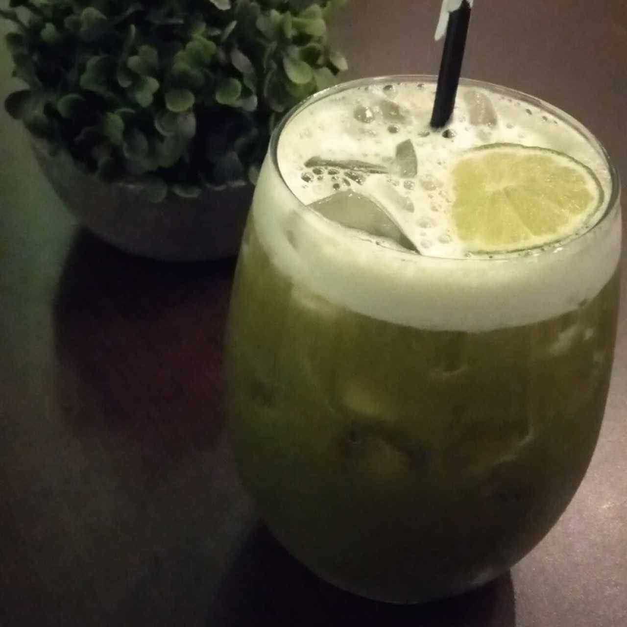 té verde con limón y menta