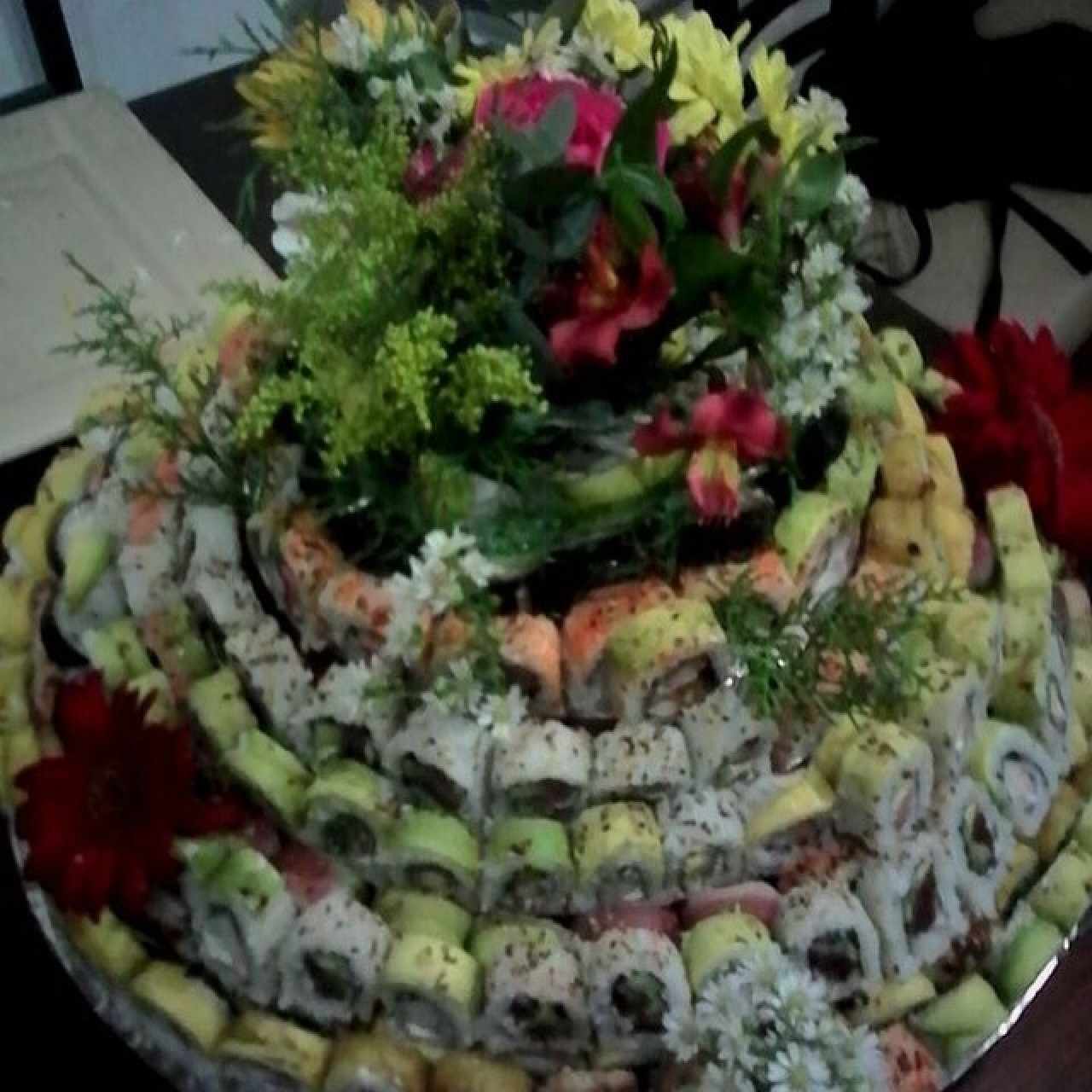 Torta de sushi para fiestas y cumpleños me encanto hermoso gracias sushi club