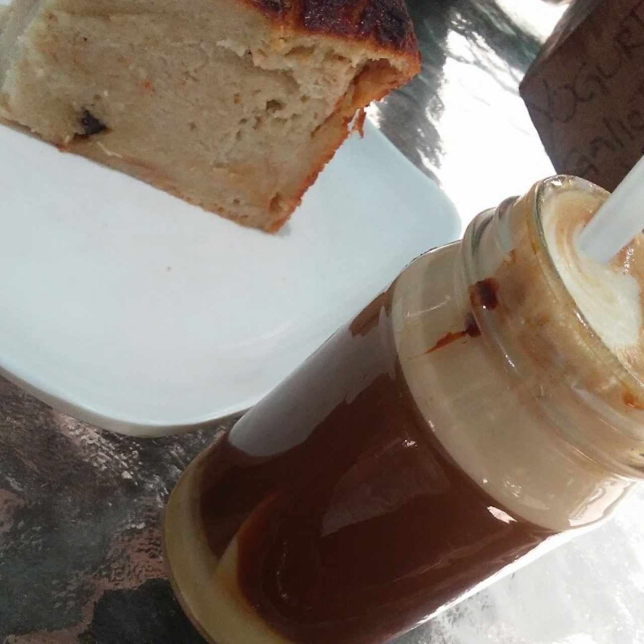 Torta de pan y Cafe Libertador