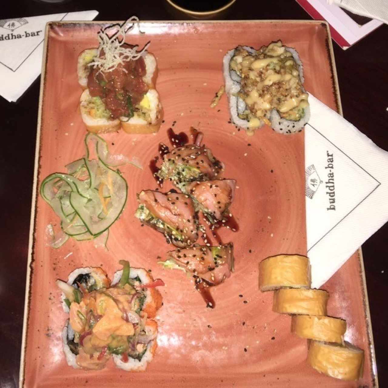 Plato degustación de sushi
