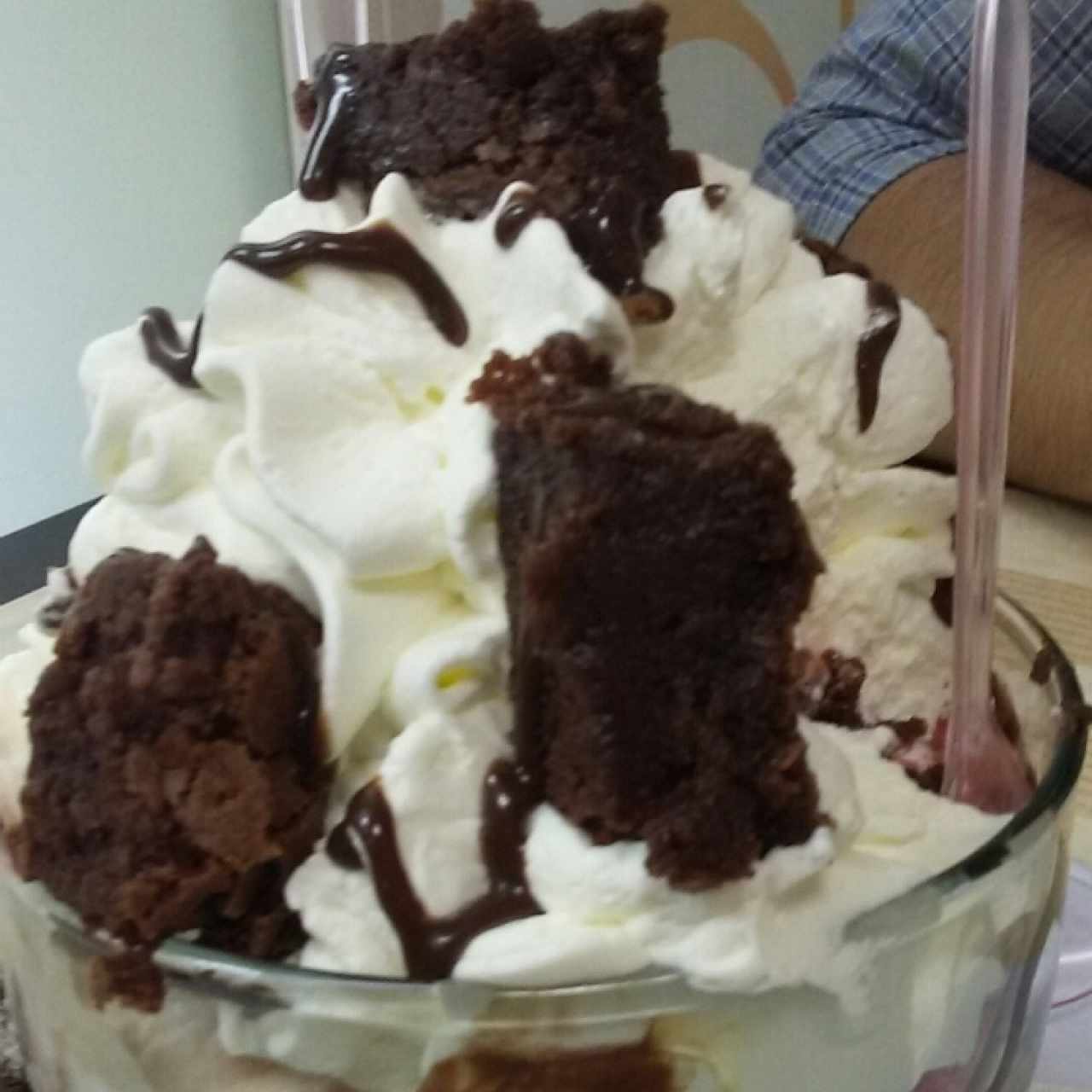 copa de Brownie, 3 helados 