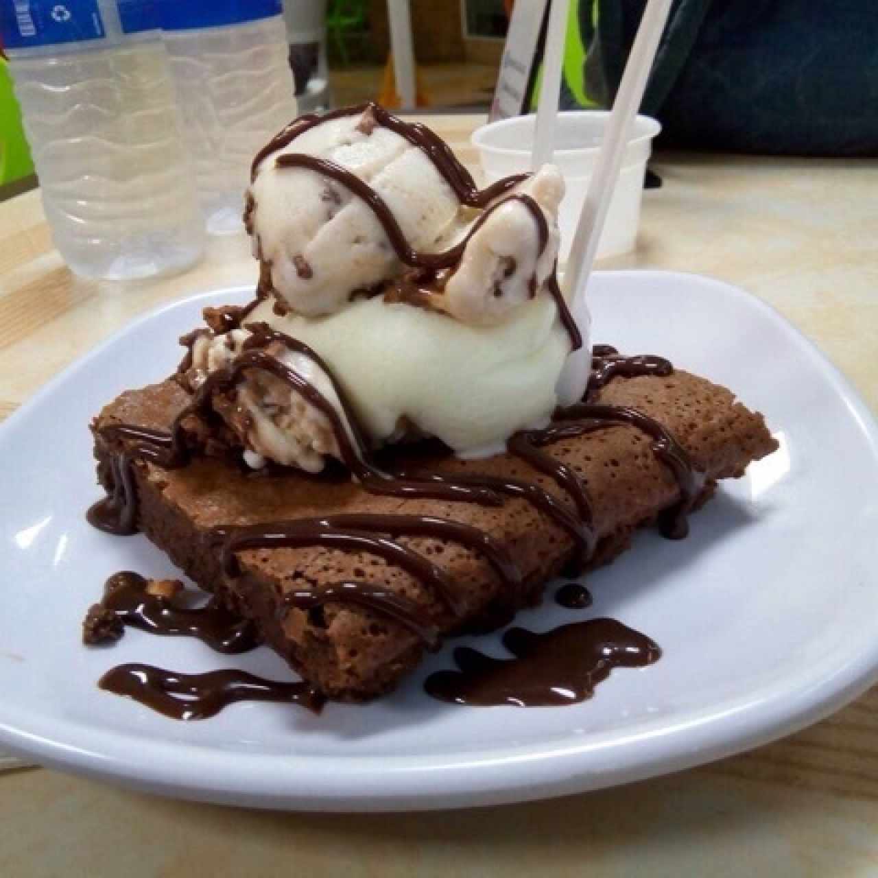 brownie con helado 